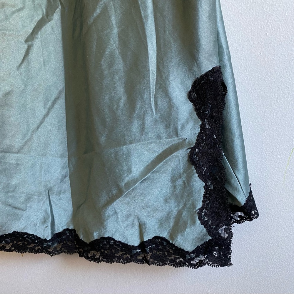 SOLD Slip💋 - Picture 4 of 11
